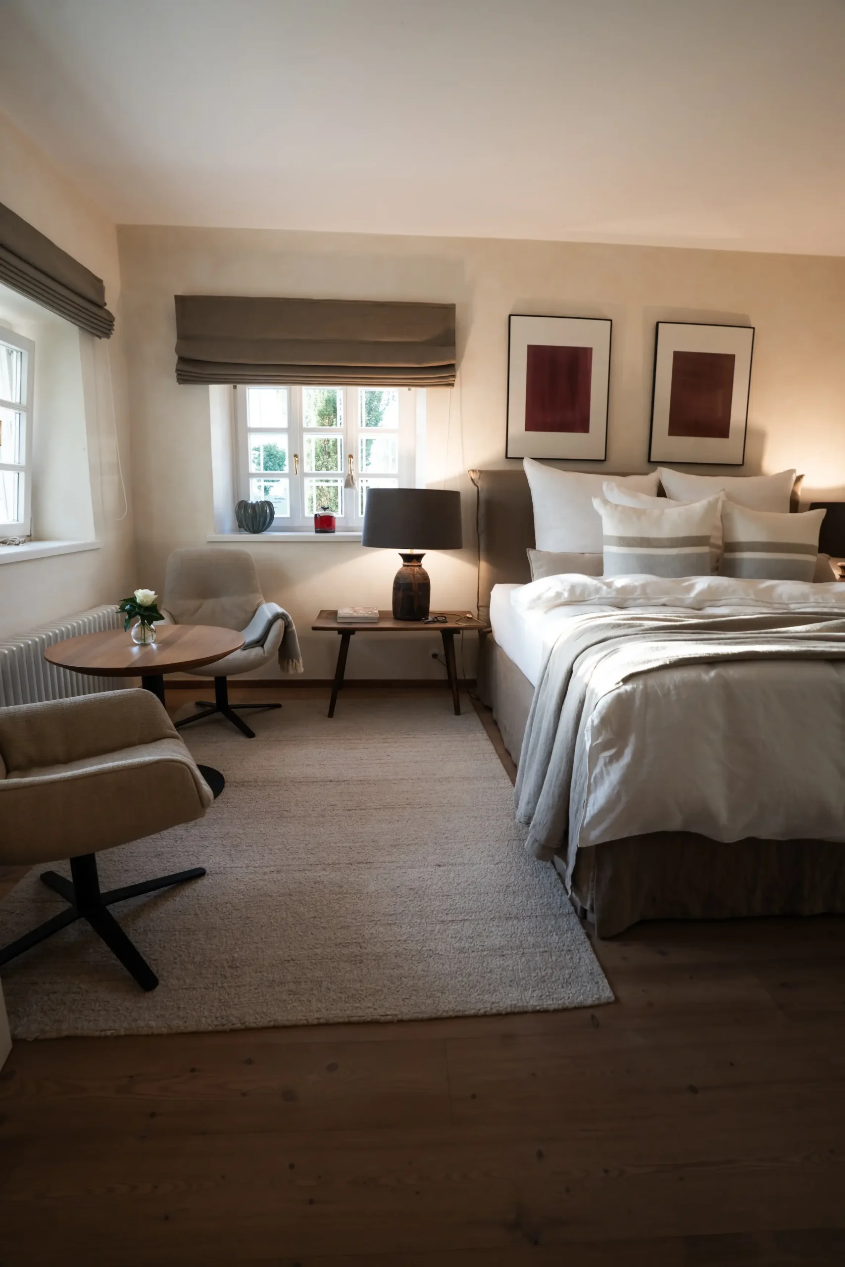 Brautpaar mit einem guten Glas Wein im Kogel 3 Restaurant